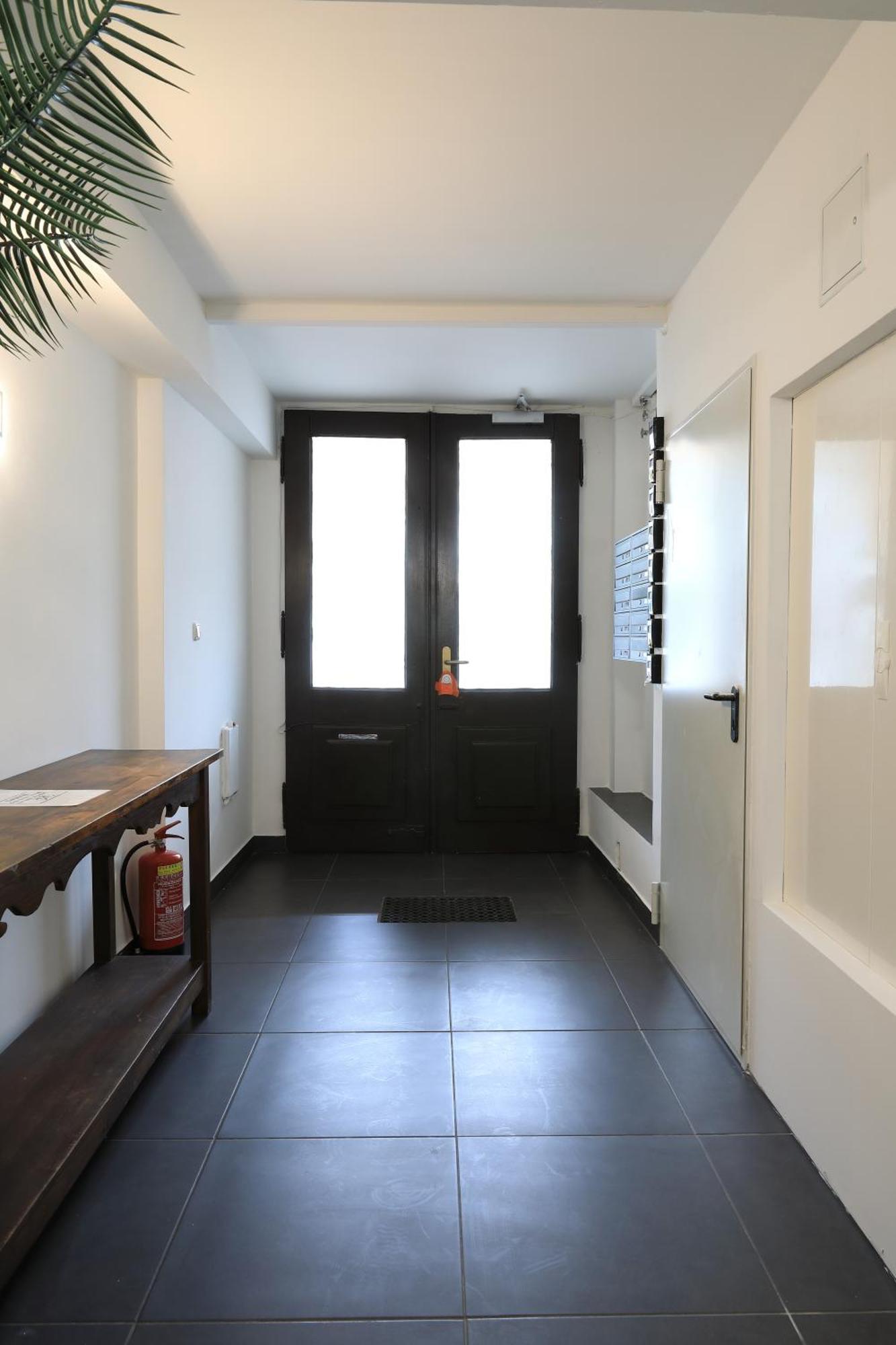 Apartment 01